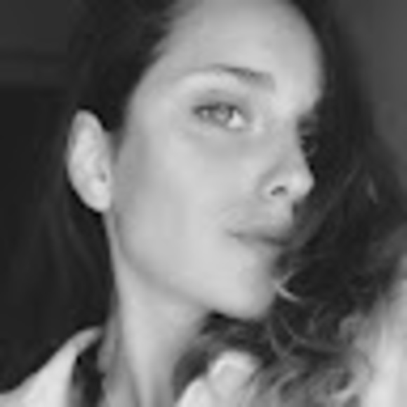 Meet your Posher, İrem - Picture 1 of 1